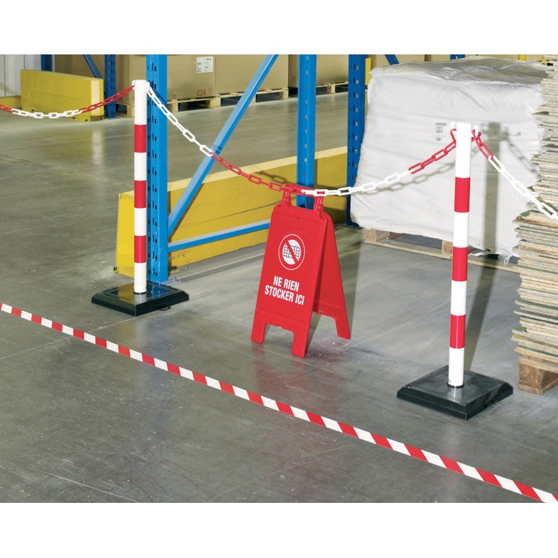 Poteau sur socle lesté