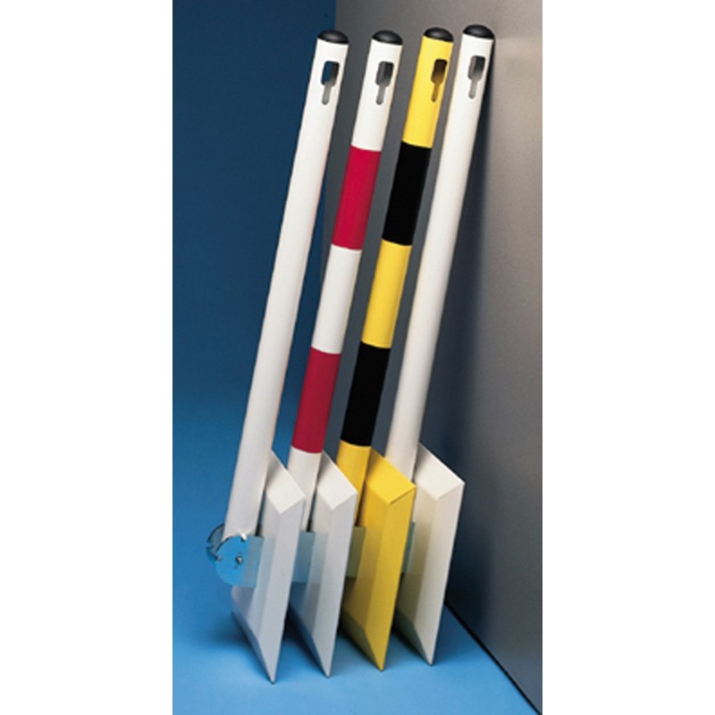 Poteau sur socle métal