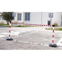 Poteau sur socle avec tête...