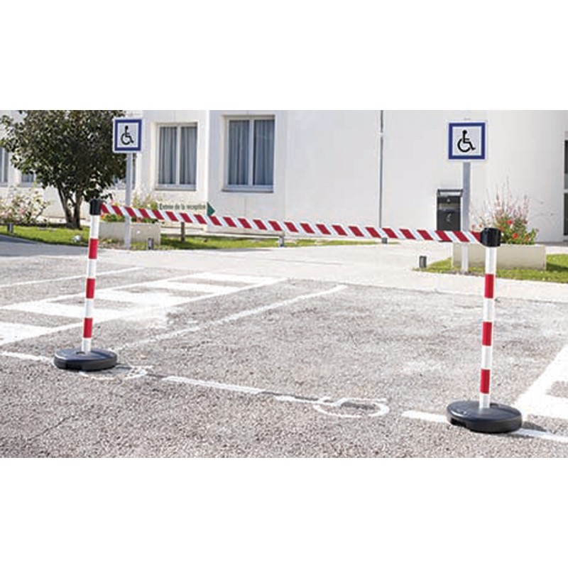 Poteau sur socle avec tête à sangle