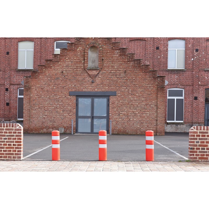 Poteau de signalisation flexible